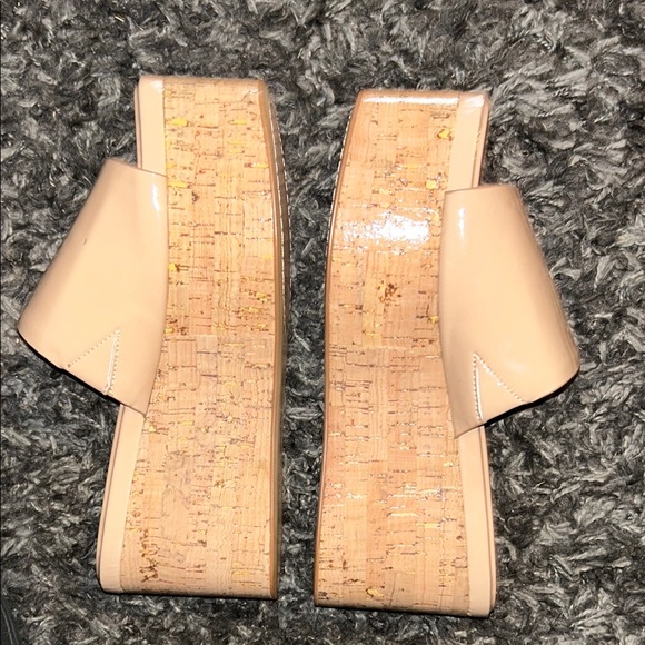 NWT-DKNY Women's Nude Platform Slides - Picture 5 of 6